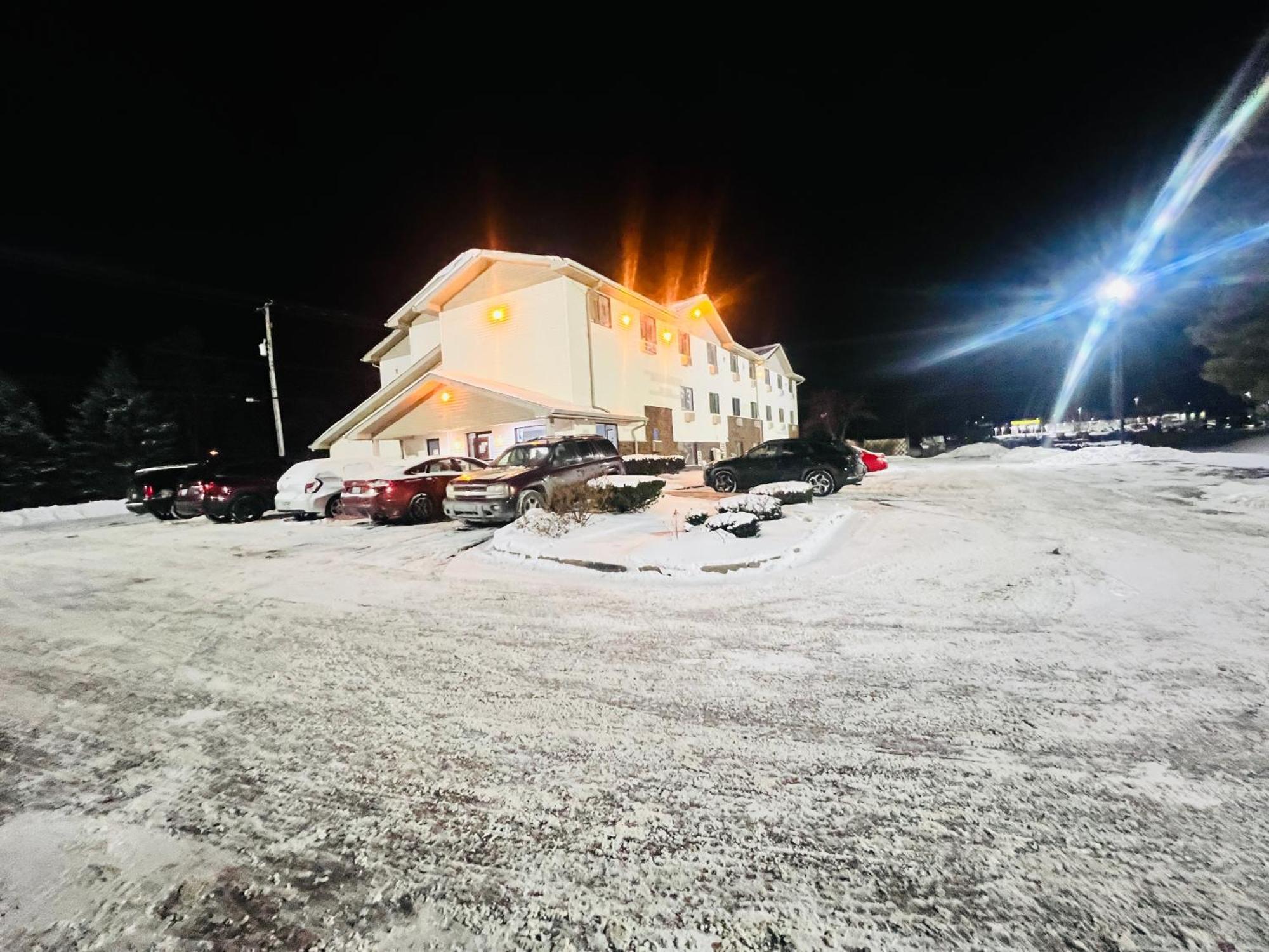 Super Inn By Oyo Lansing Mi Exterior foto